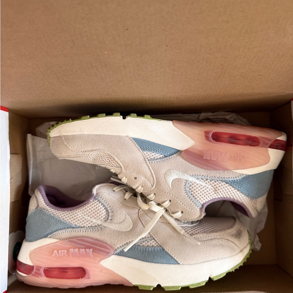 Nike Air Max Sneakers in Cream and Pink